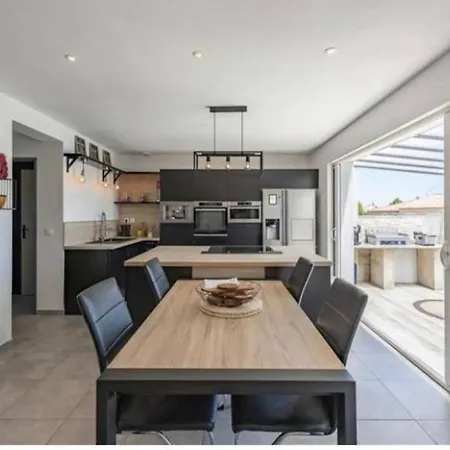 Avec Piscine Au Calme 6 Personnes Villa Valros