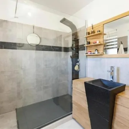 Avec Piscine Au Calme 6 Personnes Villa *