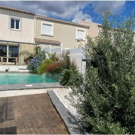 Avec Piscine Au Calme 6 Personnes *
