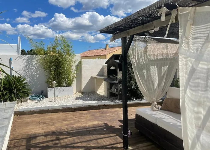 Avec Piscine Au Calme 6 Personnes Villa